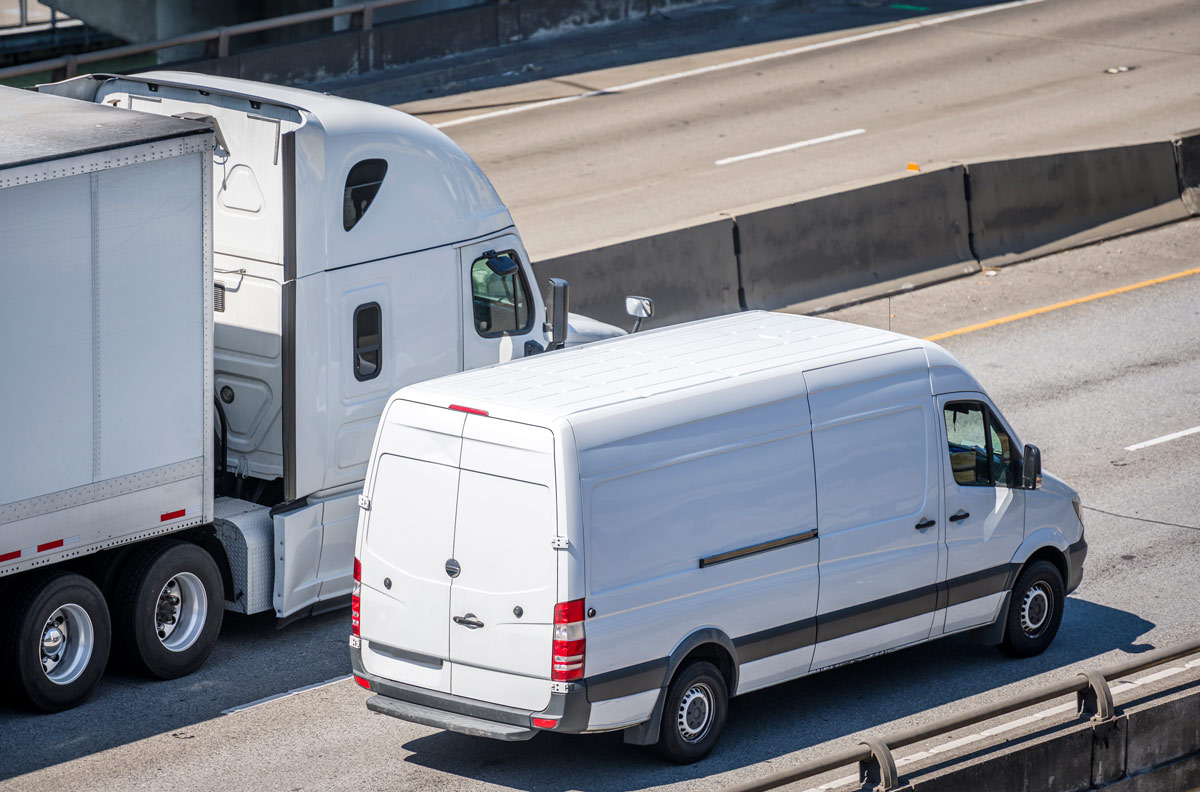 minivan-iStock-1270362497-optimized